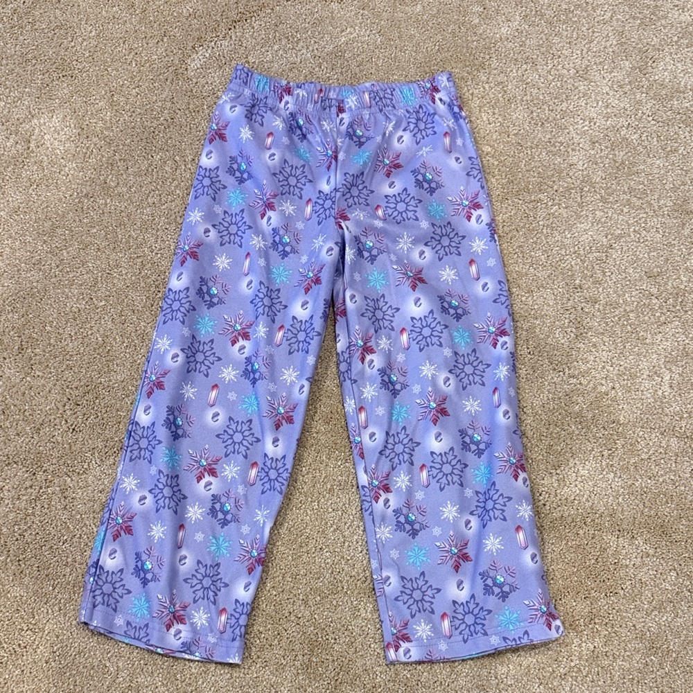 Frozen Kids Pajamas set. Purple. Hardly wore. Size 6. Collar with design. - Picture 8 of 15